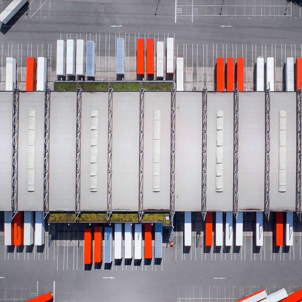 Streamline your distribution with cross-dock solutions image